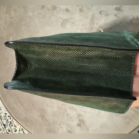 Bvlgari Bag
Green leather
Gold hardware
Used once, excellent condition - Picture 12 of 16